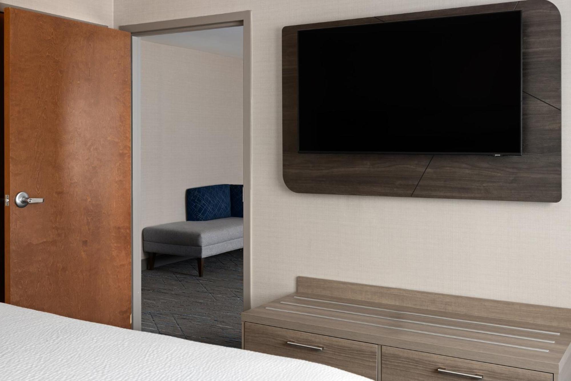 Holiday Inn Express Hotel & Suites Freeport By Ihg Exterior foto